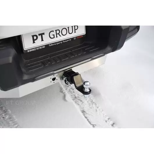 Фаркоп (прицепное устройство) Toyota Hilux с 2015 года с нержавеющей накладкой "PT Group"
