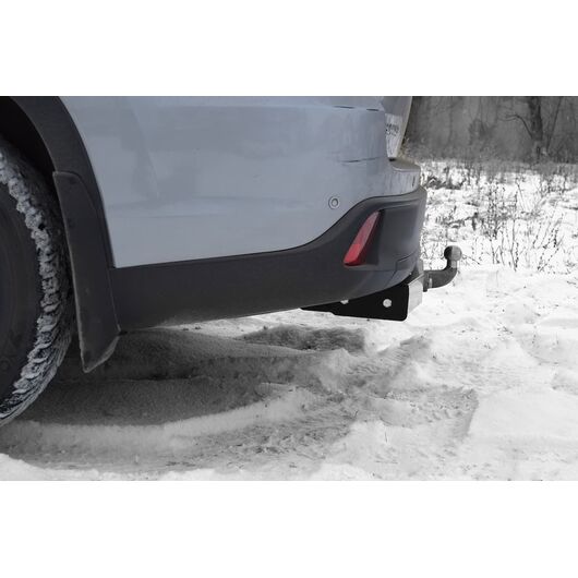 Фаркоп (прицепное устройство) Toyota Highlander с 2013-2020 год с нержавеющей накладкой "PT Group"
