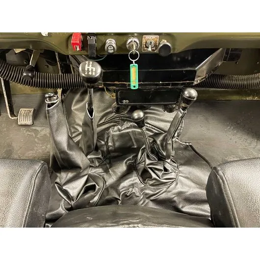 Утеплитель КПП и РК (коврик) под рычаги УАЗ 469, 3151 (поролон-ватин-винил/кожа) классик