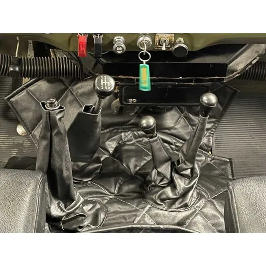 Утеплитель КПП и РК (коврик) под рычаги УАЗ 469, 3151 (поролон-ватин-винил/кожа) ромб