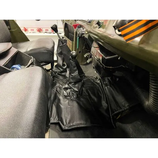 Утеплитель КПП и РК (коврик) под рычаги УАЗ 469, 3151 (поролон-ватин-винил/кожа) классик